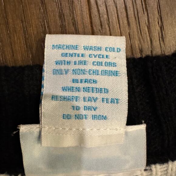 Vintage Fair Isle Grandma Sweater Cardigan Black White and Blue Size Large - Picture 4 of 4